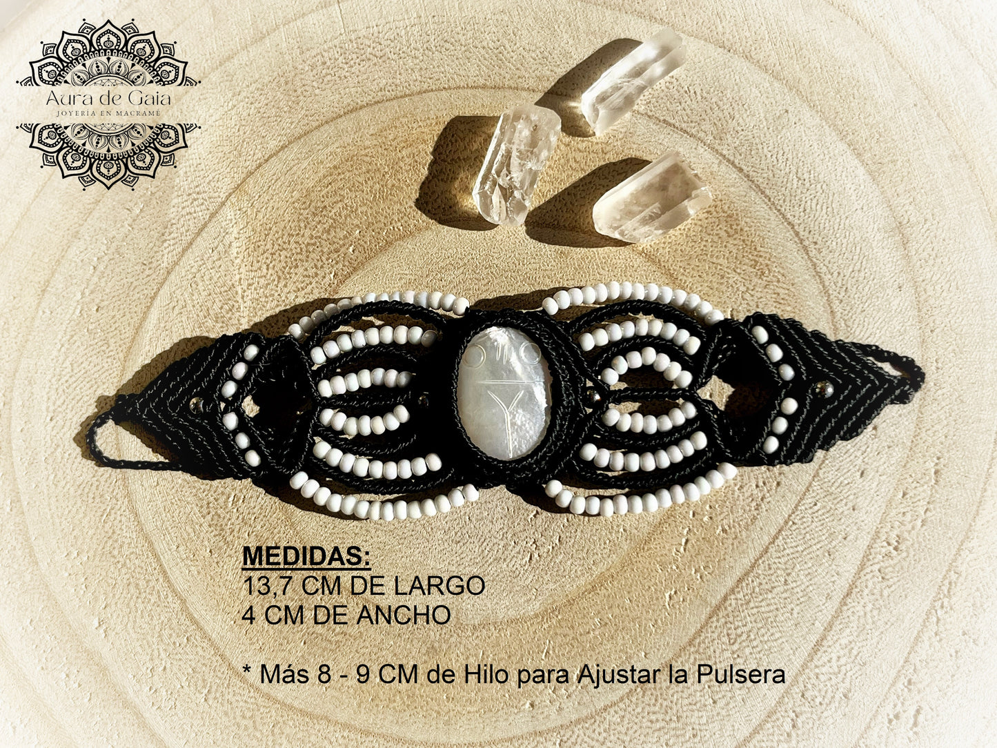 Pulsera de macrame con Amuleto Escarabajo en Madre Perla - Macrame Bracelet with Beetle Charm in Mother of Pearl
